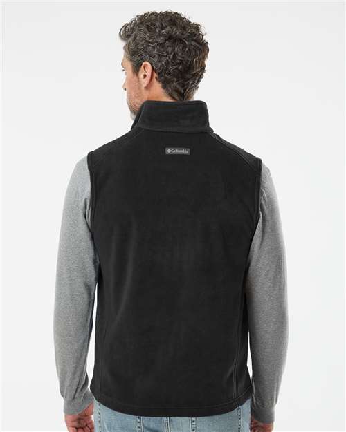 Columbia 212488 Men's Steens Mountain™ Vest - Black - OnModelBack