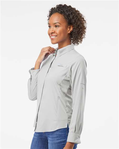 Columbia 212465 Women's PFG Tamiami™ II Shirt - Cool Grey - OnModelSide