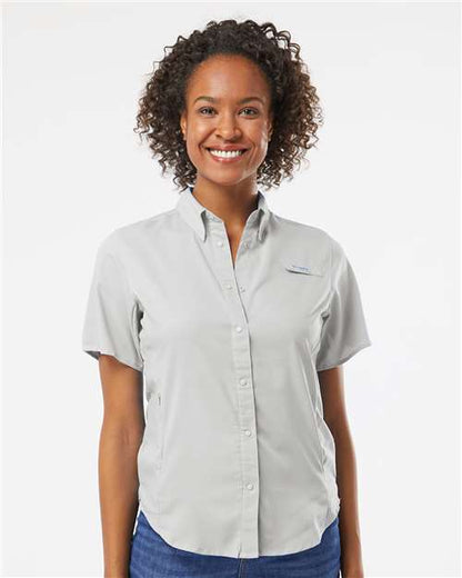 Columbia 212466 Women's PFG Tamiami™ II Short Sleeve Shirt - Cool Grey - OnModelFront