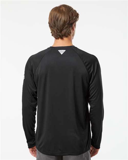 Columbia 212472 Men's PFG Terminal Tackle™ Long Sleeve T-Shirt - Black/ Cool Grey - OnModelBack
