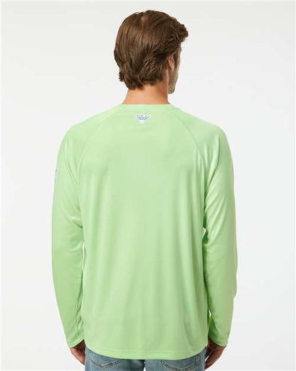 Columbia 212472 Men's PFG Terminal Tackle™ Long Sleeve T-Shirt - Key West/ Cool Grey - OnModelBack
