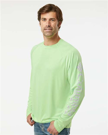 Columbia 212472 Men's PFG Terminal Tackle™ Long Sleeve T-Shirt - Key West/ Cool Grey - OnModelSide