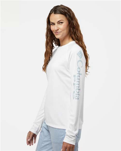 Columbia 212485 Women's PFG Tidal Tee™ II Long Sleeve - White/ Cirrus Grey - OnModelSide