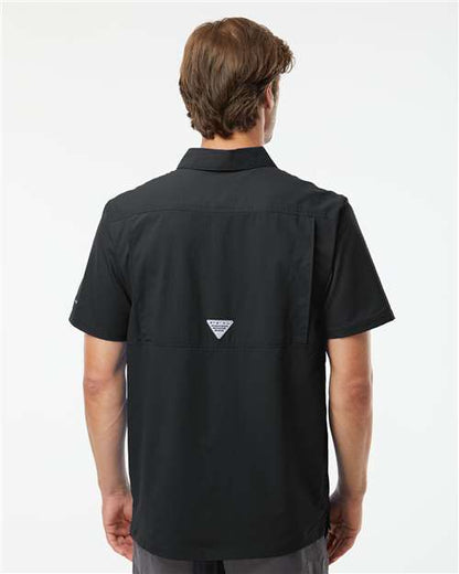 Columbia 212484 Men's PFG Slack Tide™ Camp Shirt - Black - OnModelBack