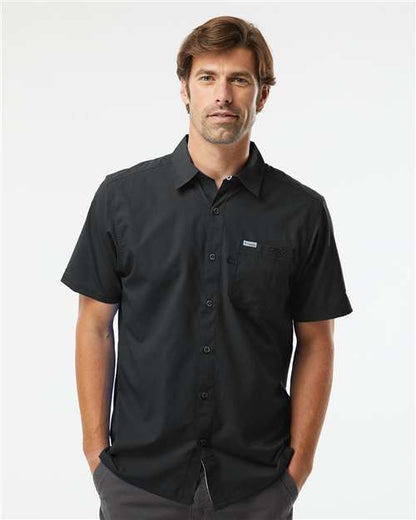 Columbia 212484 Men's PFG Slack Tide™ Camp Shirt - Black - OnModelFront