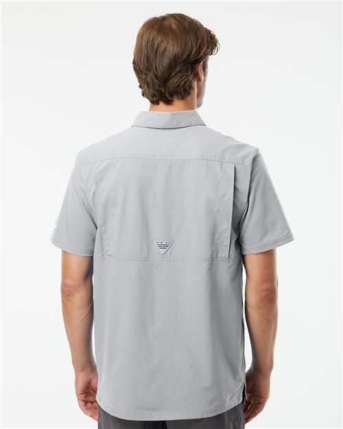 Columbia 212484 Men's PFG Slack Tide™ Camp Shirt - Cool Grey - OnModelBack