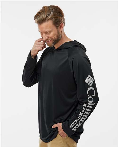 Columbia 212482 Men's PFG Terminal Tackle™ Hooded Long Sleeve T-Shirt - Black/ Cool Grey - OnModelSide