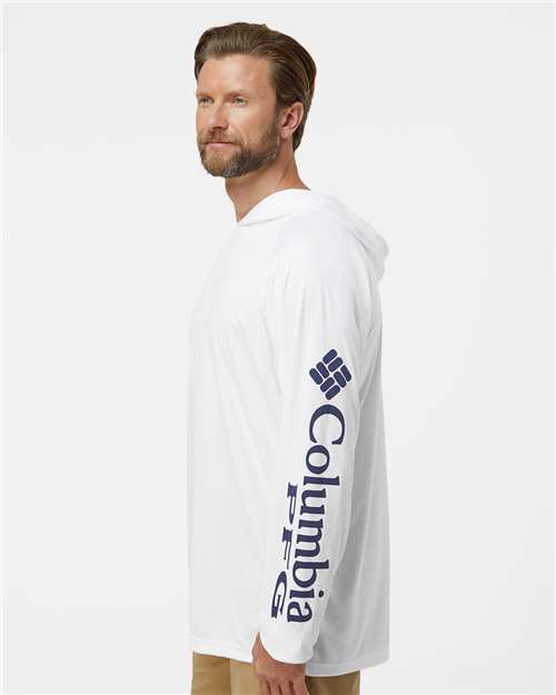 Columbia 212482 Men's PFG Terminal Tackle™ Hooded Long Sleeve T-Shirt - White/ Nightshade - OnModelSide