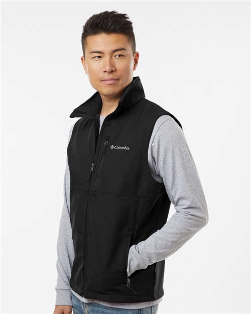 Columbia 209047 Men's Ascender™ II Soft Shell Vest - Black - OnModelSide
