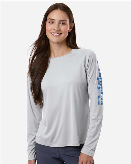 Columbia 212485 Women's PFG Tidal Tee™ II Long Sleeve - Cool Grey/ Vivid Blue - OnModelFront