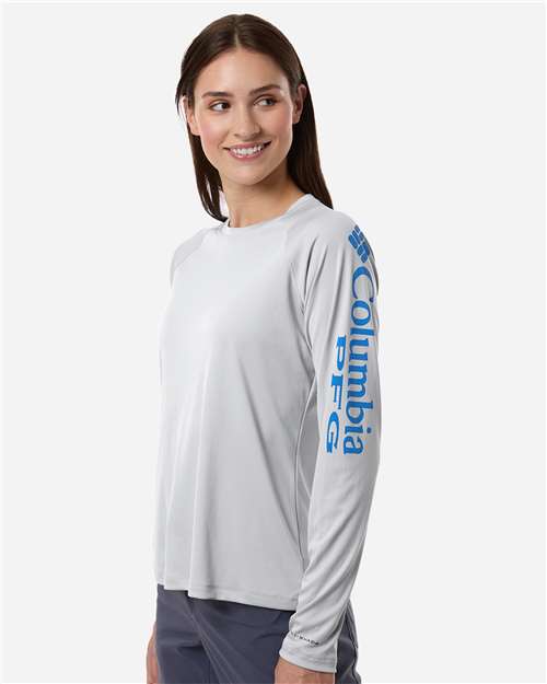 Columbia 212485 Women's PFG Tidal Tee™ II Long Sleeve - Cool Grey/ Vivid Blue - OnModelSide