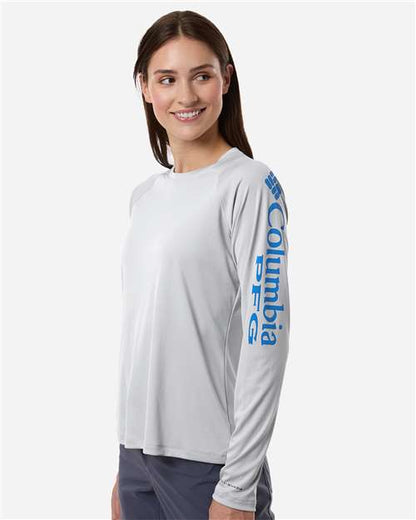 Columbia 212485 Women's PFG Tidal Tee™ II Long Sleeve - Cool Grey/ Vivid Blue - OnModelSide